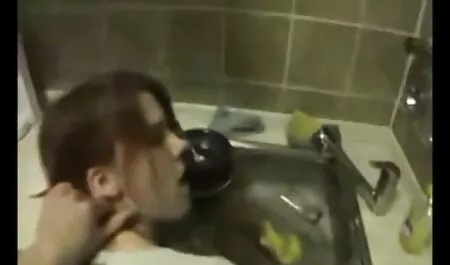 बॉस सेक्स हिंदी फुल मूवी मेज पर अपने सचिव को चोदता है