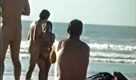 क्रिस्टीना रोज दस्ताने और झटके से अपने हाथों और मुंह से एक फुल सेक्सी मूवी हिंदी में मुर्गा निकालती है