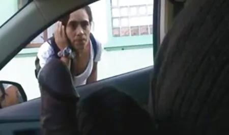 गोरी को दो धनुषों में खींचा फुल सेक्स हिंदी फिल्म जाता है, लेकिन पहले उसकी चूत को चाटा जाता है