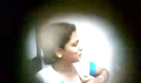 चमड़े की जैकेट में एक दोस्त एक होटल के कमरे में पिगल्स के सेक्सी फिल्म वीडियो फुल साथ एक कुतिया को चोदता है