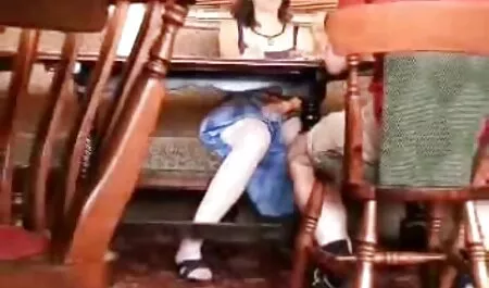 सेक्स करने की उसकी लत लग रही है, और इसलिए एक लड़की की चूत में एक आदमी का हाथ है, वह उसे सिखाता है कि योनि सेक्सी वीडियो फुल मूवी हिंदी में पांच अंगुलियां होती हैं