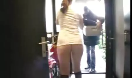 कुतिया के पास अपार्टमेंट के लिए भुगतान करने के लिए कुछ भी नहीं है सेक्सी मूवी फुल हिंदी और उसने खुद को पेश किया