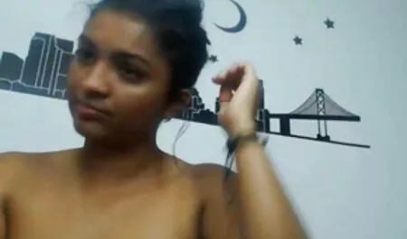 एक युवा, सेक्सी लेस्बियन ने एक busty हिंदी मूवी फुल सेक्स श्यामला को बहकाया