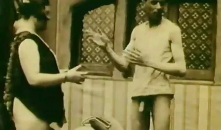 लाल बालों वाली छात्रा चाहती थी कि एक मजबूत आदमी का लिंग उसकी गीली संकीर्ण चूत में प्रवेश करे। उसने एक वरिष्ठ मित्र सेक्सी मूवी फुल हिंदी को बुलाया और उसे आकर चोदने को कहा