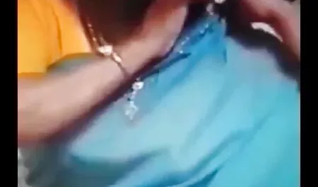 एक फुल सेक्स हिंदी मूवी सौम्य श्यामला अपने प्यारे प्रेमी के साथ सेक्स प्यार करती है