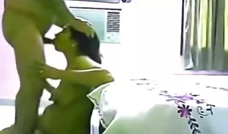 सौतेला पिता एक जवान बेटी को चोदता है और उसे अपने मुंह में अपने हिंदी सेक्सी पिक्चर फुल मूवी वीडियो डिक को चूसने देता है